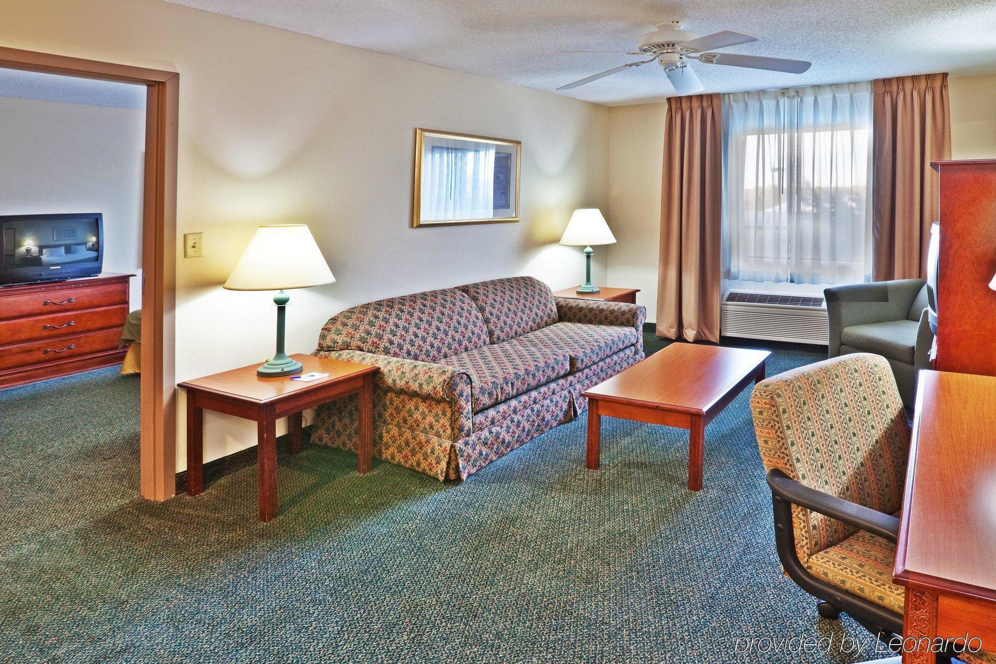 Holiday Inn Express Hotel & Suites Edmond, An Ihg Hotel Room photo